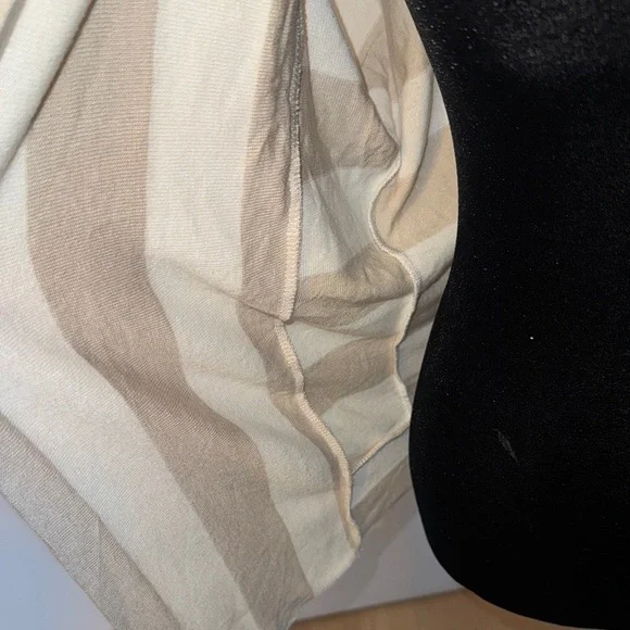 Tea n Rose Beige and Cream Women's Cardigan - Picture 3 of 7